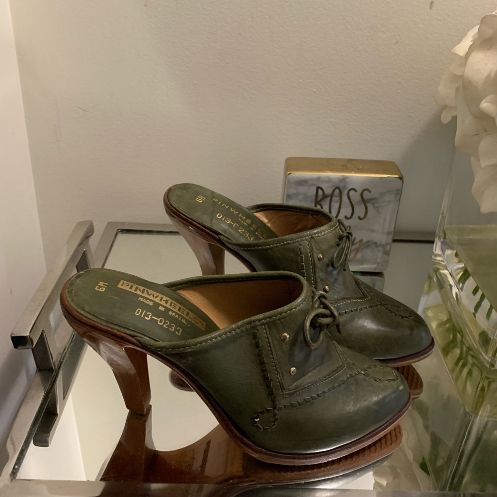 Vintage pair of Pinwheels high heel clogs
